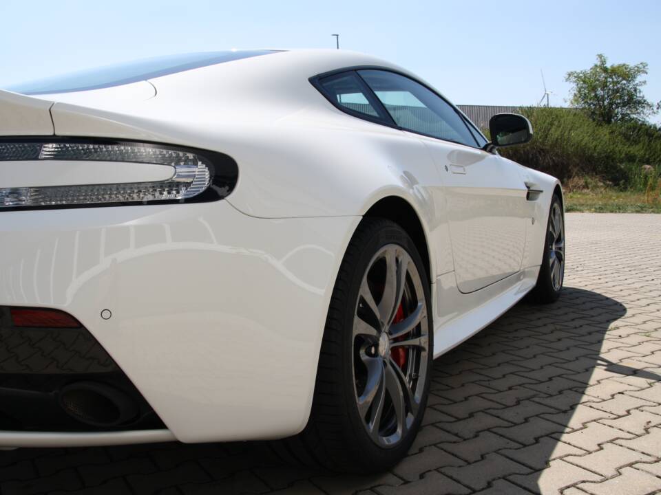 Image 8/24 de Aston Martin V12 Vantage S (2015)