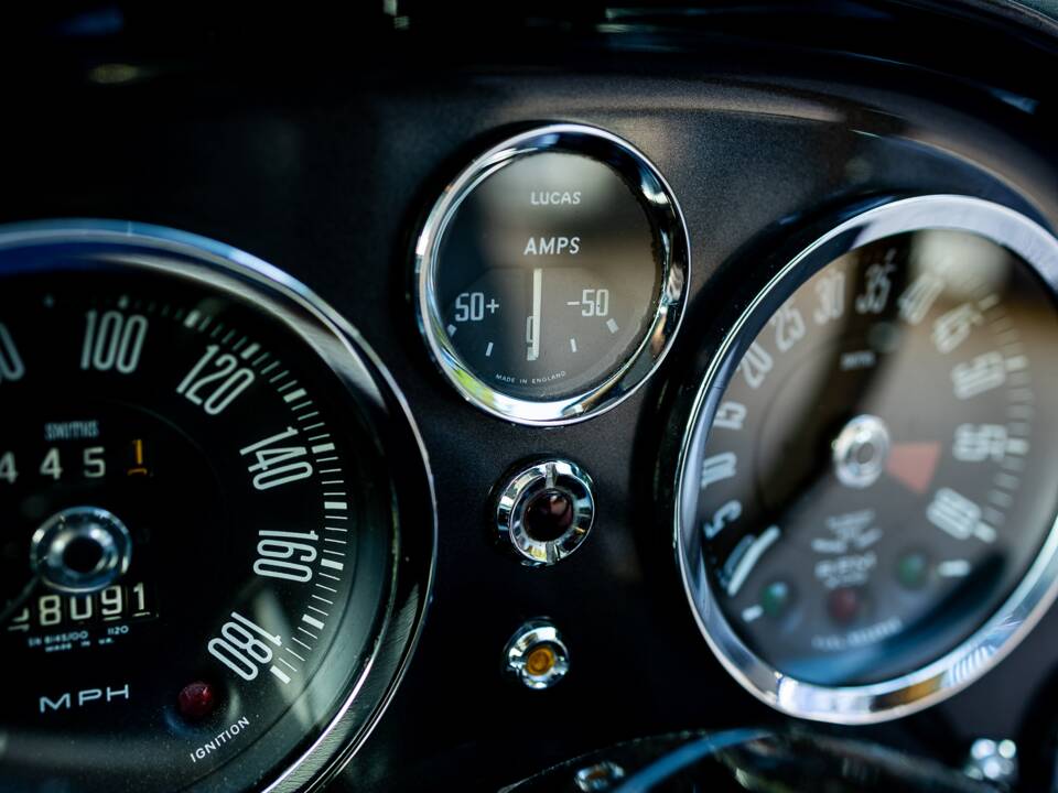 Bild 37/43 von Aston Martin DB 6 Vantage (1967)