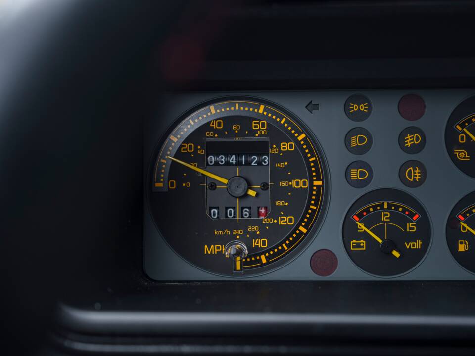 Image 17/27 of Lancia Delta HF Integrale Evoluzione I (1992)