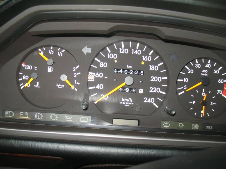 Bild 8/32 von Mercedes-Benz E 220 (1995)