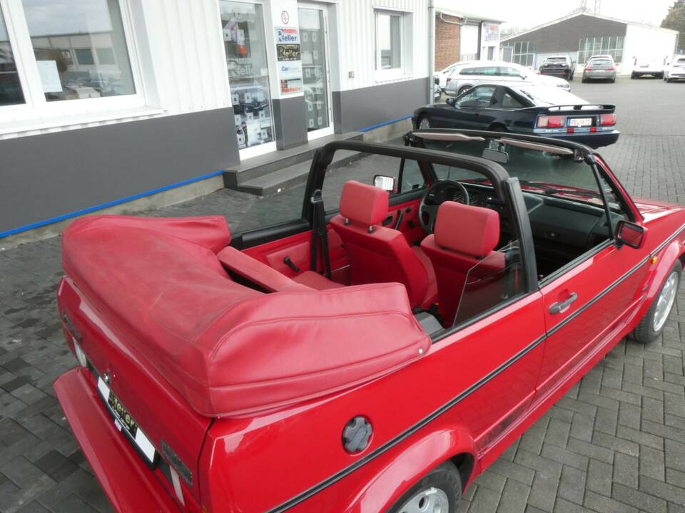 Bild 17/23 von Volkswagen Golf I Cabrio 1.8 (1990)