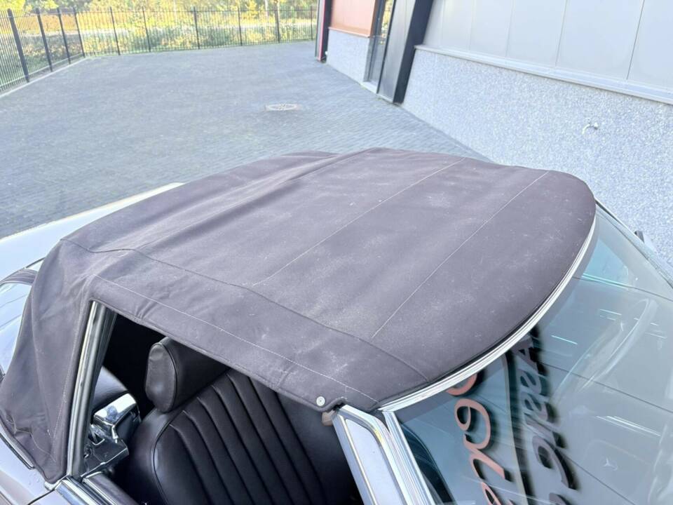 Image 20/50 of Mercedes-Benz 560 SL (1987)