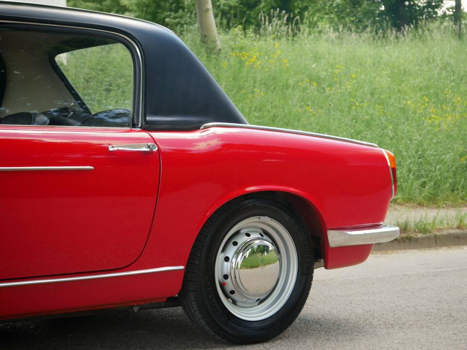 Image 21/29 of Innocenti Spider S (1966)