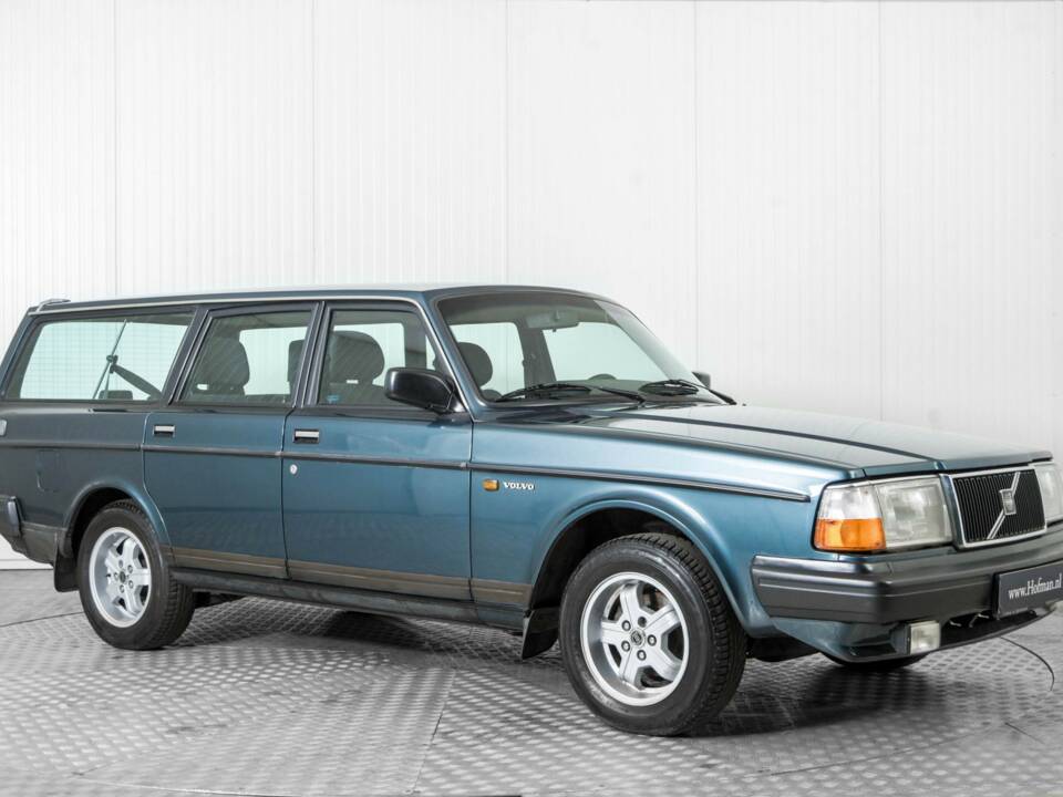 Immagine 5/50 di Volvo 240 GL (1990)