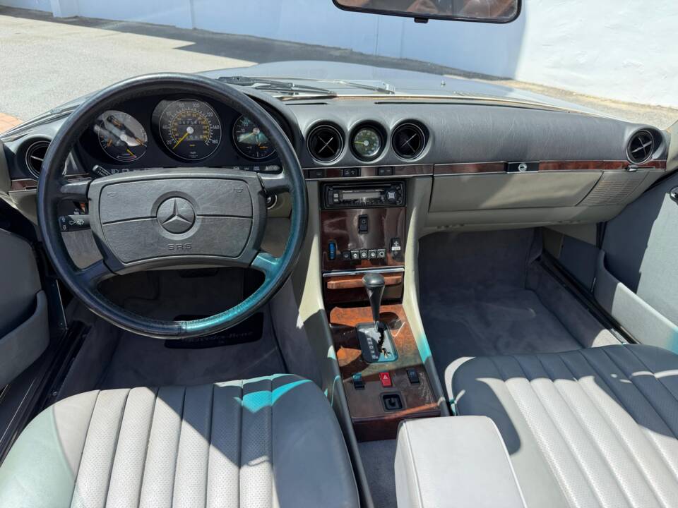 Imagen 7/12 de Mercedes-Benz 560 SL (1988)
