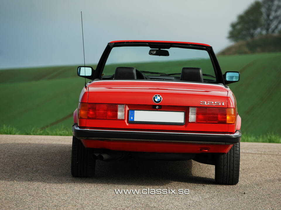 Bild 26/29 von BMW 325i (1990)