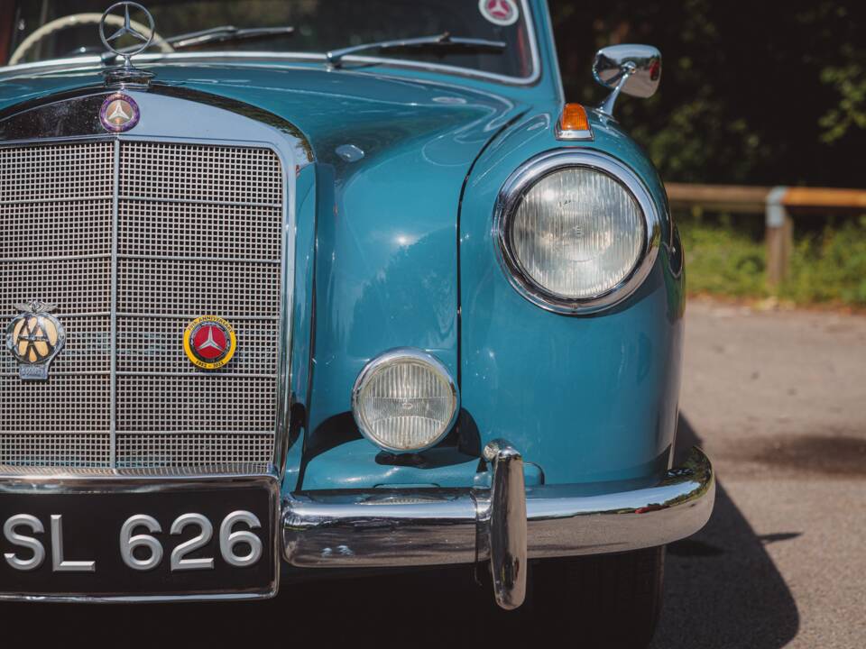 Image 17/50 of Mercedes-Benz 220 a (1956)