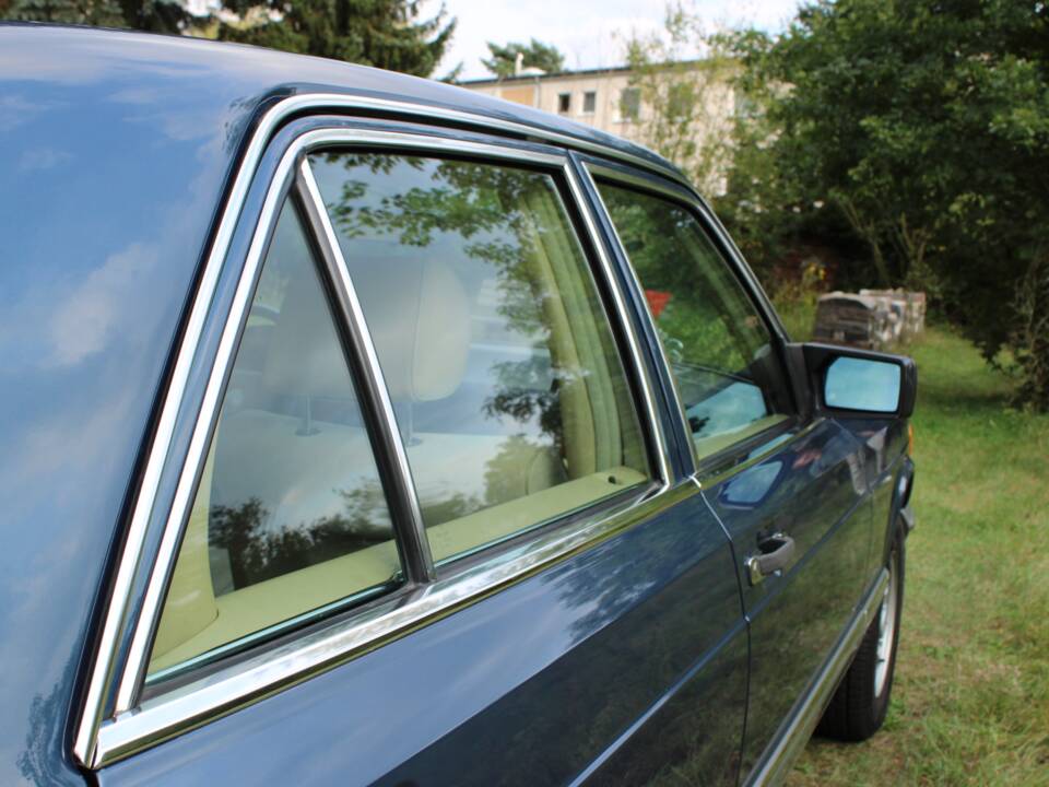 Image 17/51 de Mercedes-Benz 500 SE (1984)