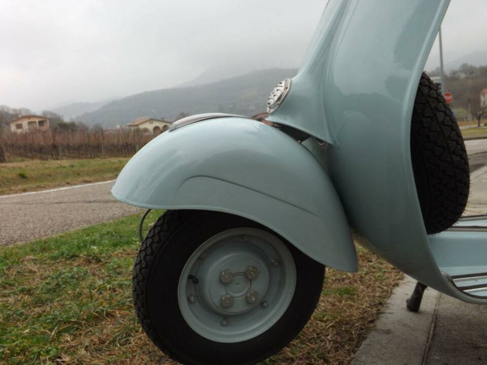 Image 10/50 de Piaggio Vespa 125 (1961)