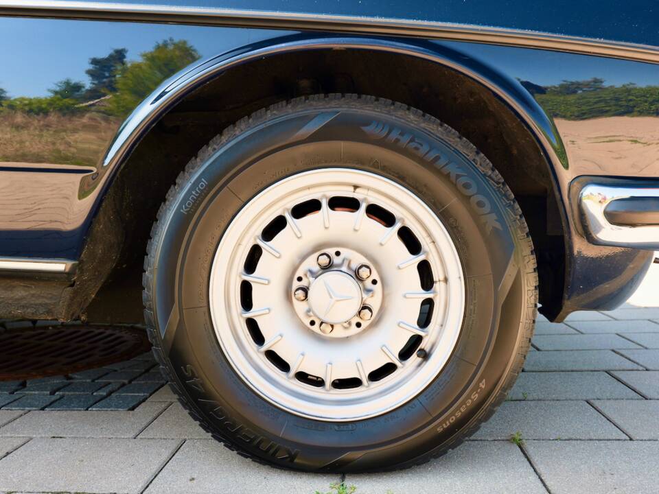 Bild 97/99 von Mercedes-Benz 230 CE (1983)