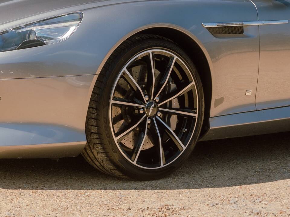 Image 30/96 of Aston Martin DB 9 GT "Bond Edition" (2015)
