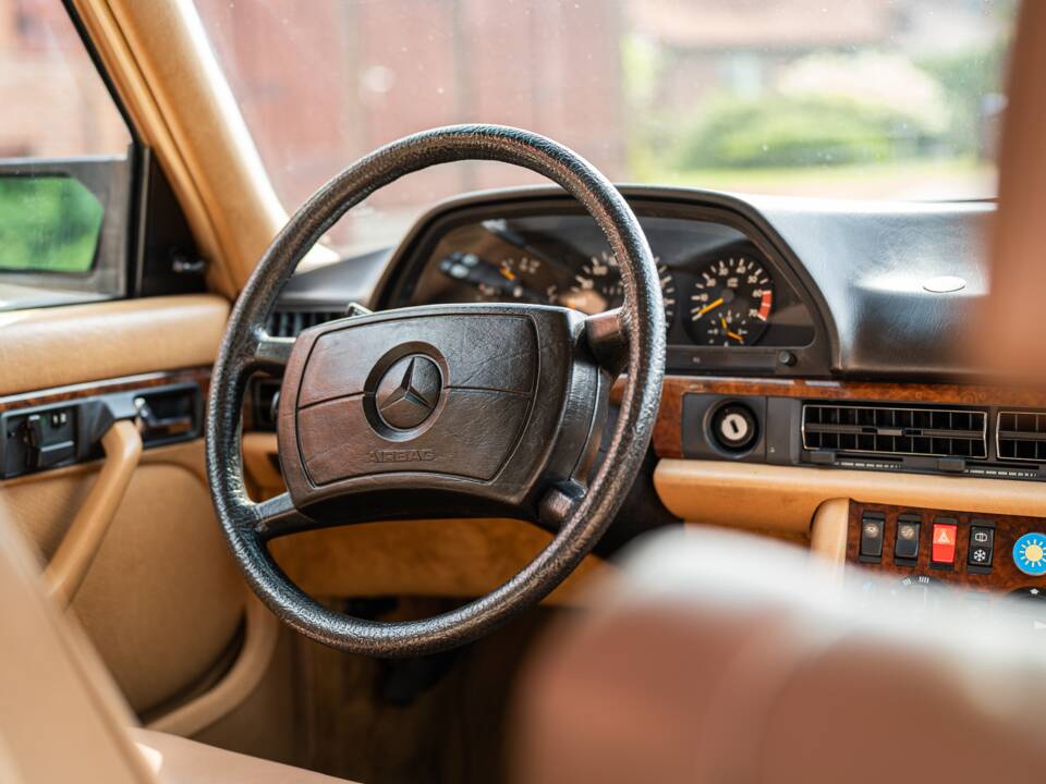 Bild 31/76 von Mercedes-Benz 500 SEL (1985)