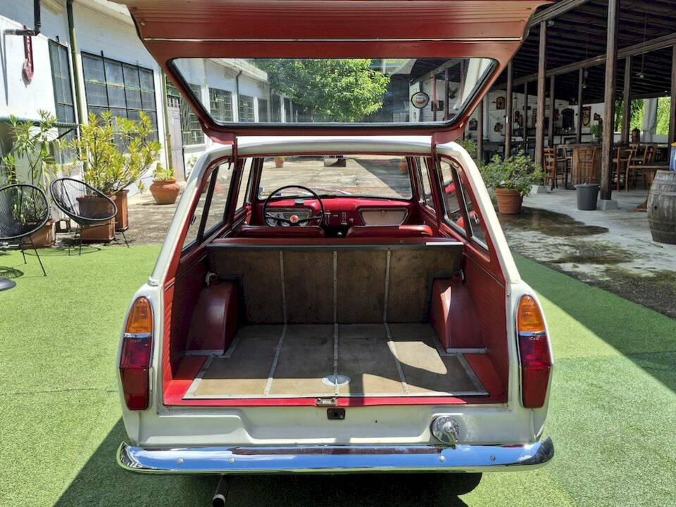 Image 48/63 of Ford Anglia (1965)
