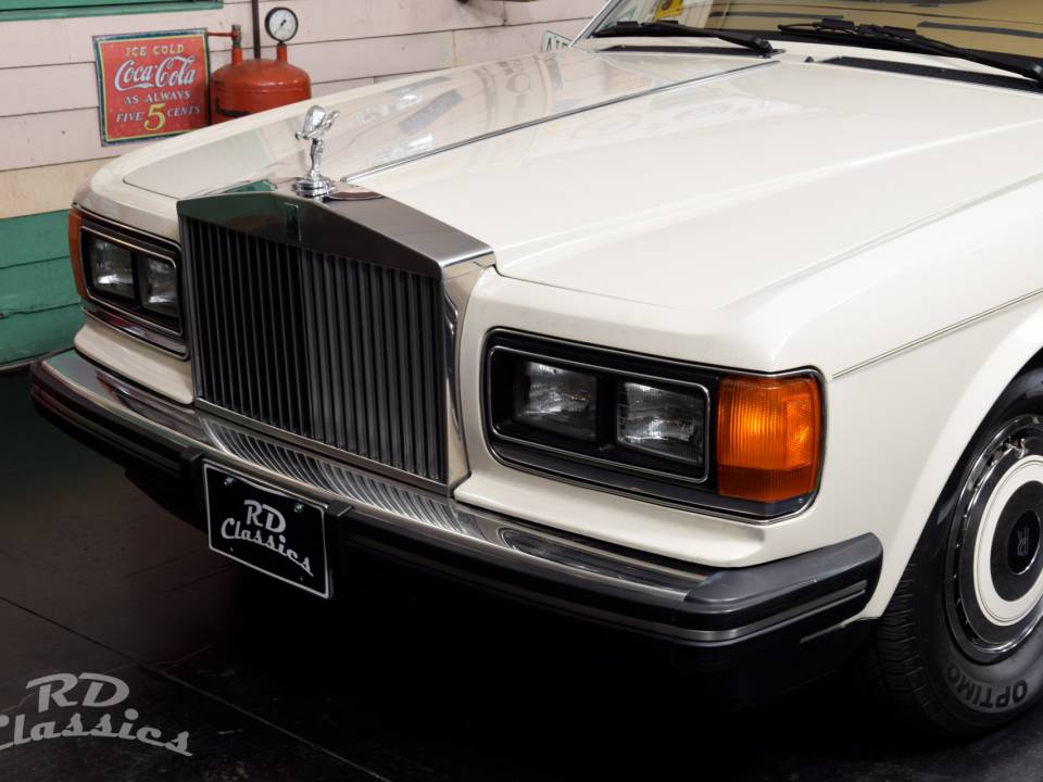 Image 8/50 of Rolls-Royce Silver Spur (1988)
