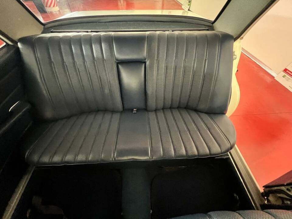 Bild 13/46 von Mercedes-Benz 220 D (1972)