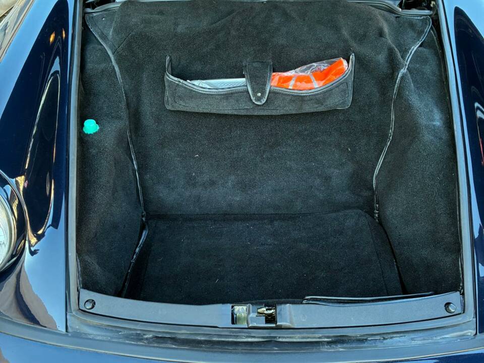 Image 21/36 de Porsche 911 Carrera 4 (1989)