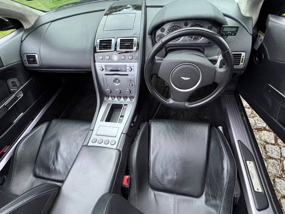 Image 21/25 of Aston Martin DB 9 Volante (2005)