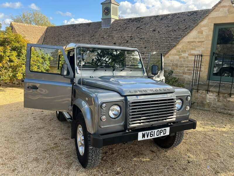 Image 11/50 of Land Rover Defender 90 (2011)