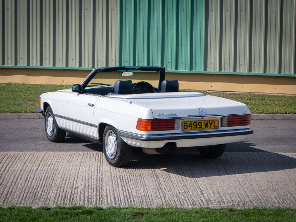 Afbeelding 5/35 van Mercedes-Benz 280 SL (1984)