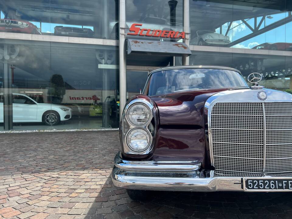 Image 10/33 of Mercedes-Benz 220 SE b (1963)