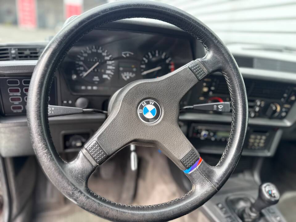 Image 7/79 of BMW M 635 CSi (1989)