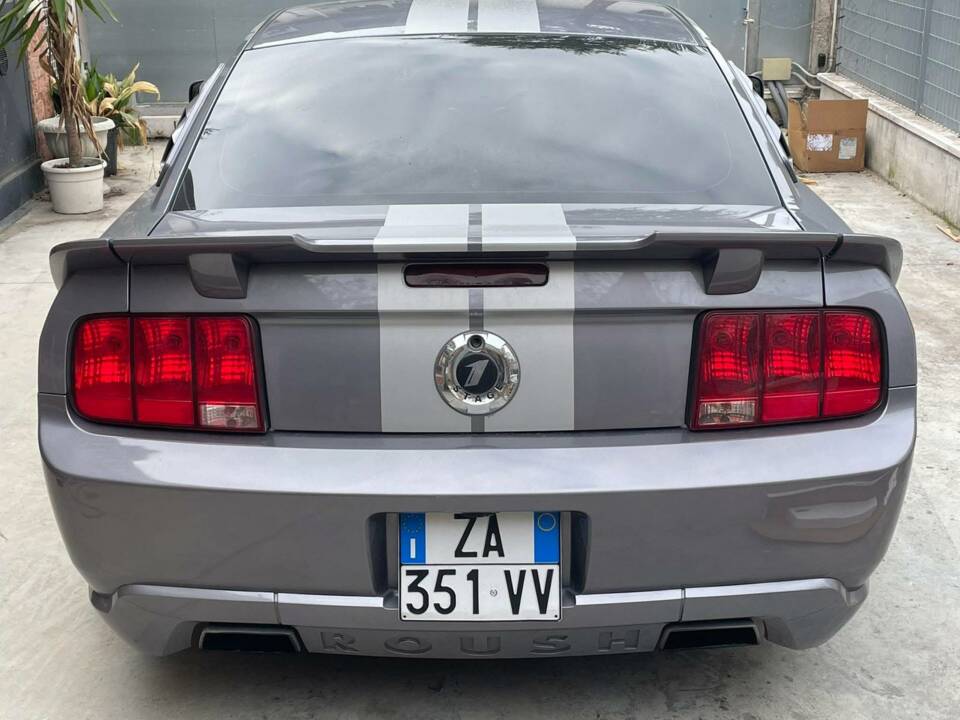 Image 4/60 of Ford Mustang GT (2005)