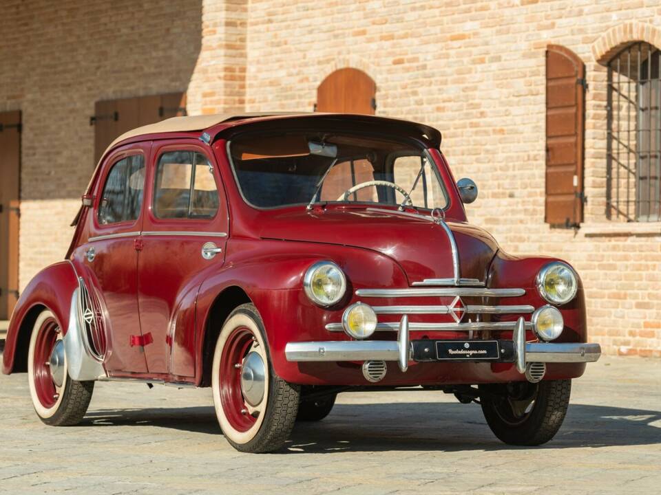 Immagine 2/50 di Renault 4 CV Décapotable (1957)