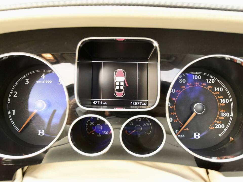 Image 34/50 of Bentley Continental GTC (2011)