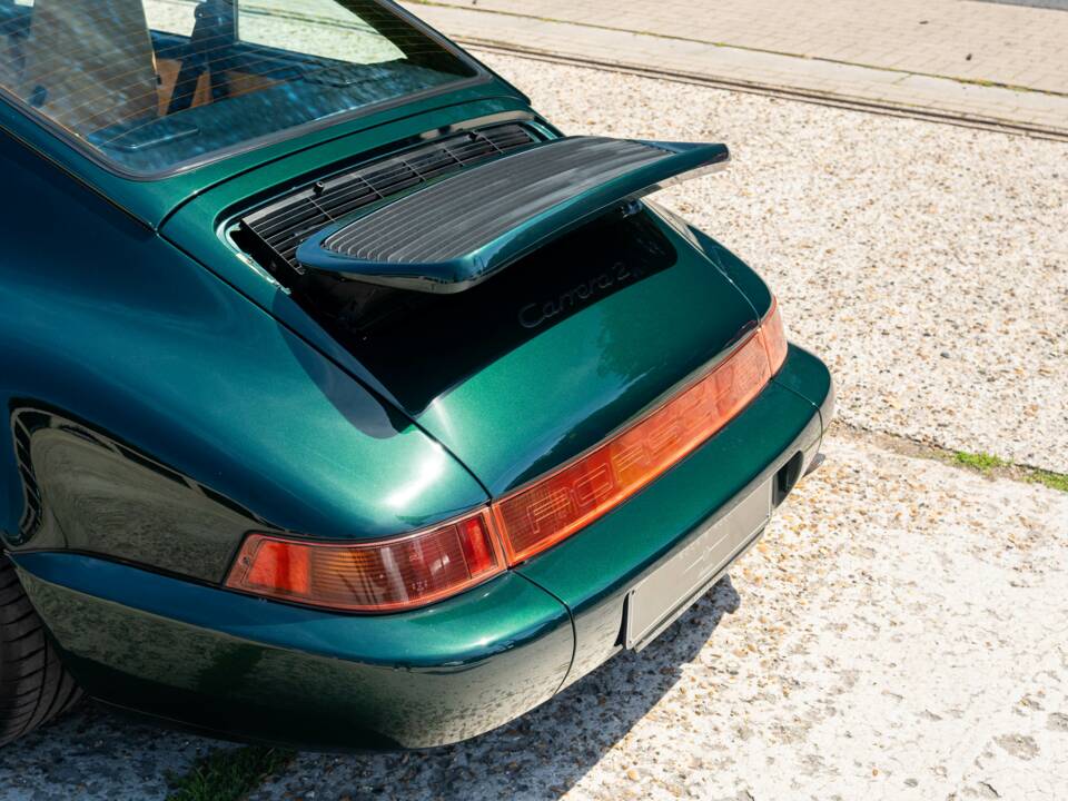 Image 13/35 of Porsche 911 Carrera 2 (1990)