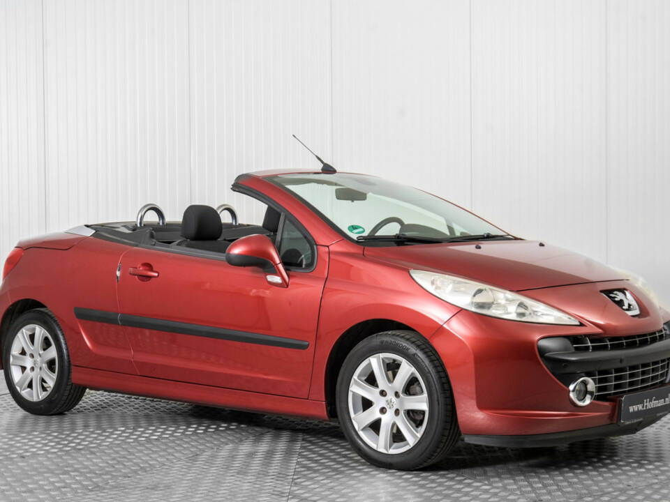 Imagen 5/50 de Peugeot 207 CC 1.6 VTi (2008)