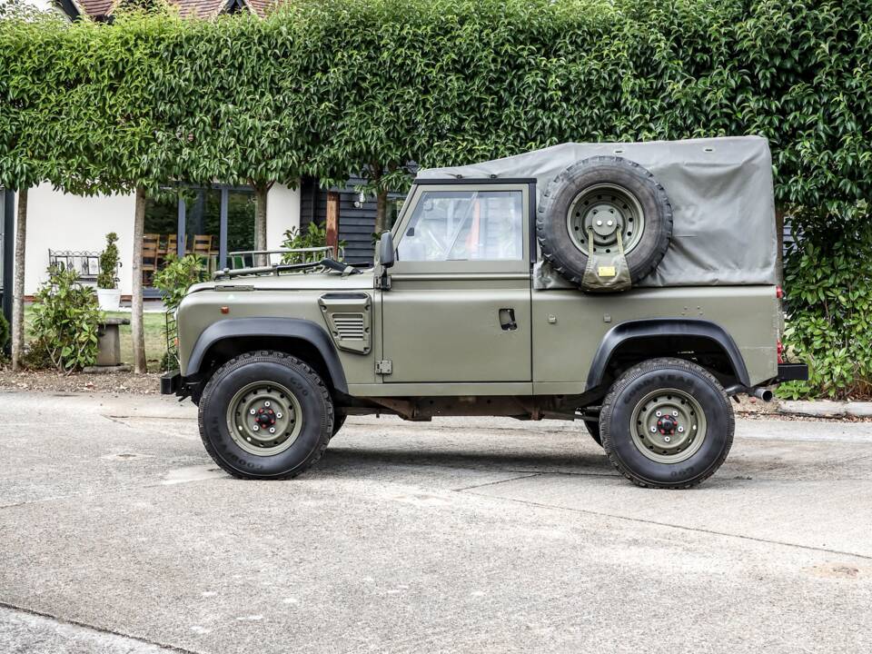 Bild 16/41 von Land Rover Defender 90 Td5 (1998)