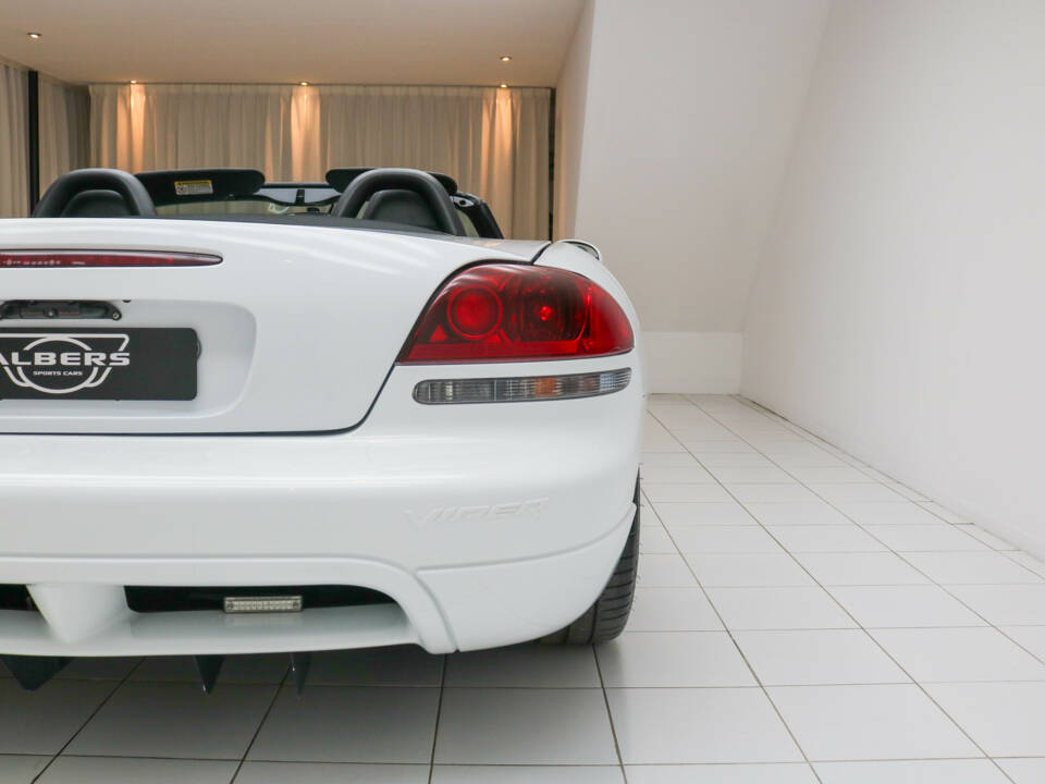 Afbeelding 16/17 van Dodge Viper SRT10 (2005)