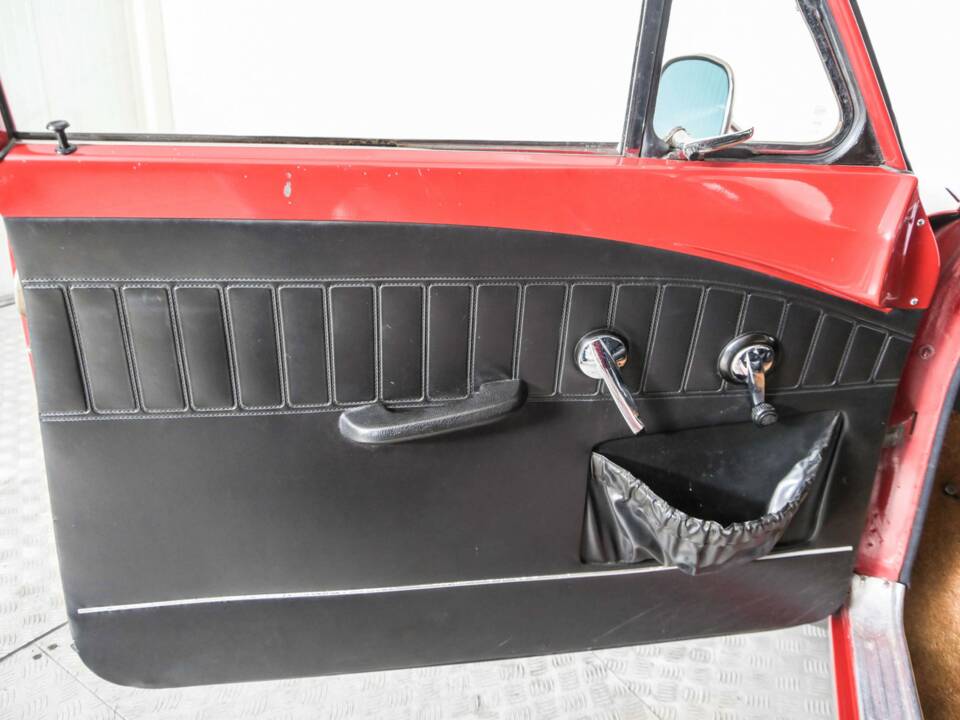 Image 32/50 of Volvo P 123 GT (1968)