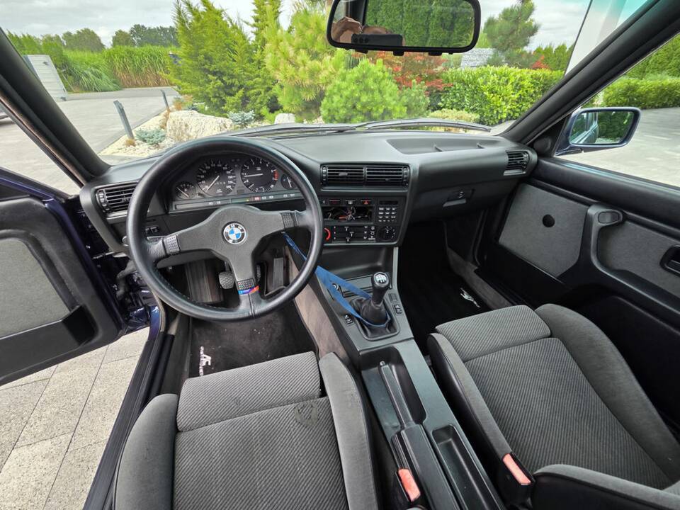 Immagine 2/8 di BMW 325i (1989)