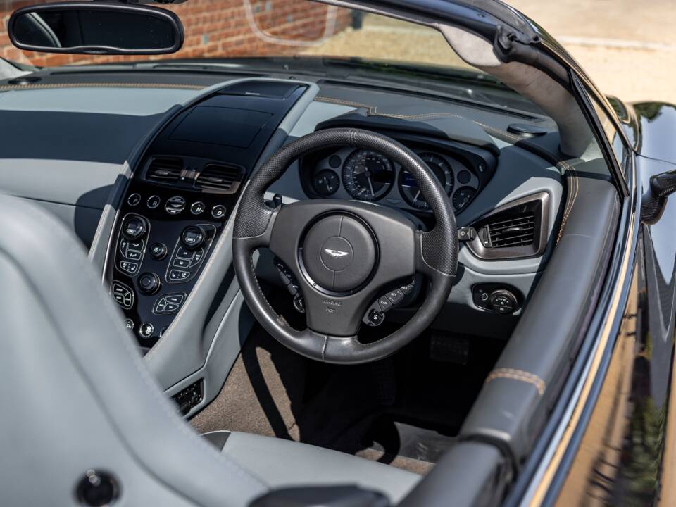 Imagen 40/57 de Aston Martin Vanquish Volante (2015)