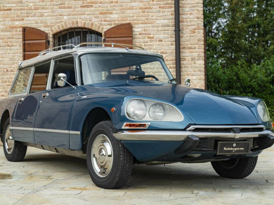 Bild 14/50 von Citroën DS 23 Break (1973)