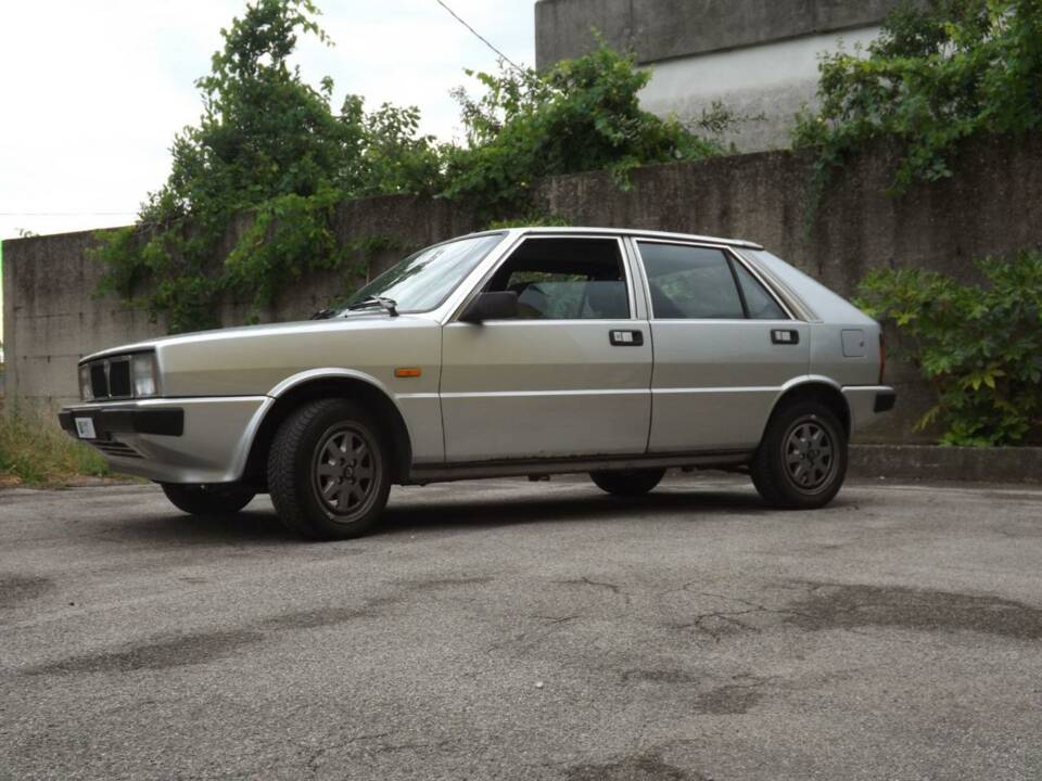 Afbeelding 3/50 van Lancia Delta (1984)