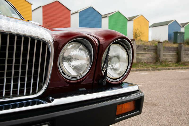 Image 13/50 of Daimler Double Six (1983)