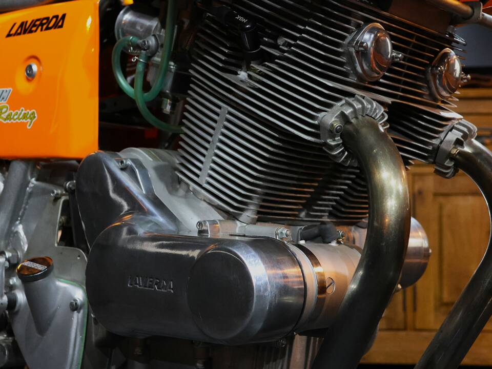 Image 17/56 of Laverda DUMMY (1970)