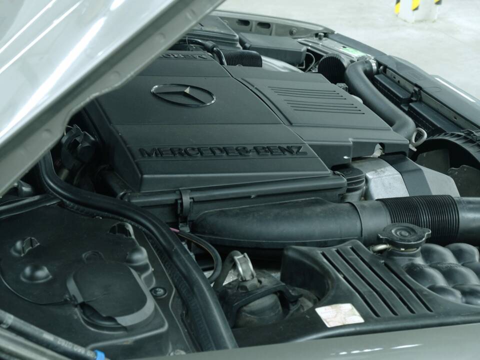 Image 24/50 of Mercedes-Benz SL 500 (1994)