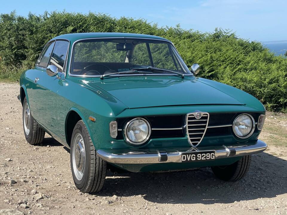 Immagine 4/12 di Alfa Romeo Giulia GT 1300 Junior (1969)
