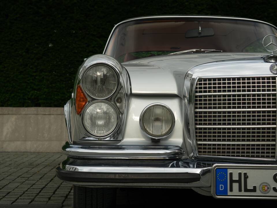 Image 4/95 of Mercedes-Benz 280 SE 3,5 (1970)