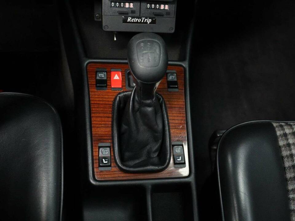 Image 15/30 of Mercedes-Benz 190 E 2.3-16 (1984)