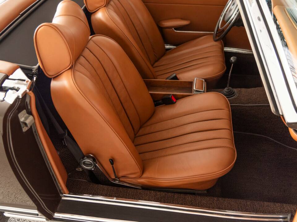Image 23/30 of Mercedes-Benz 280 SL (1970)