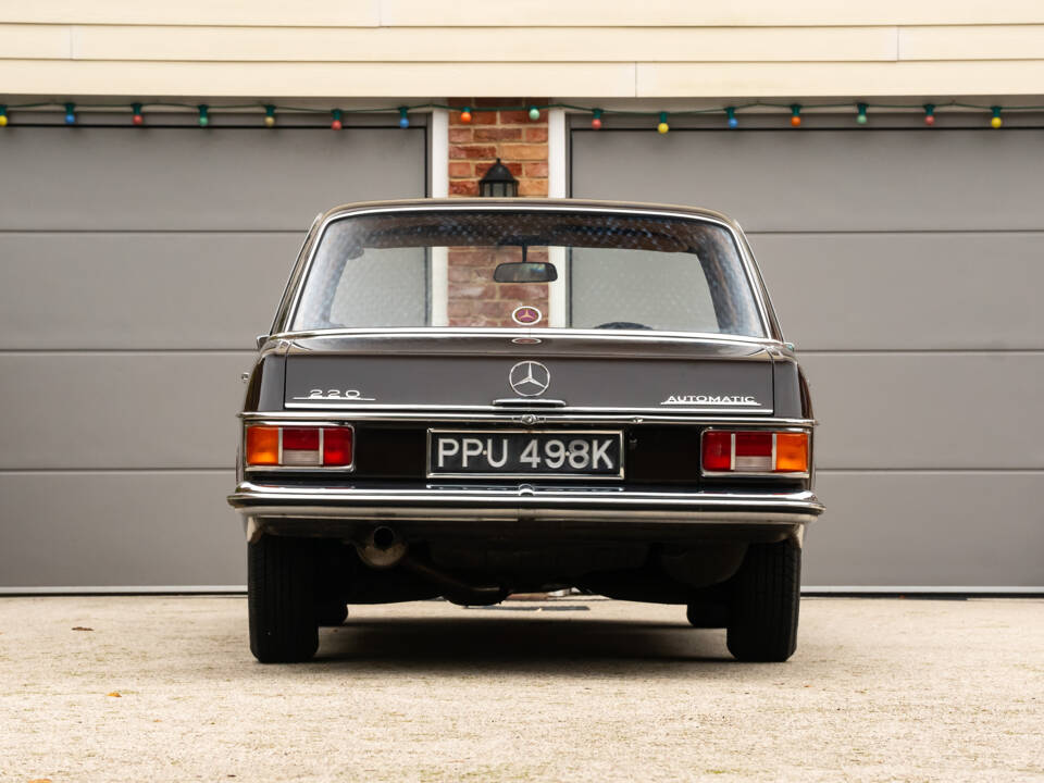 Immagine 50/50 di Mercedes-Benz 220 (1971)