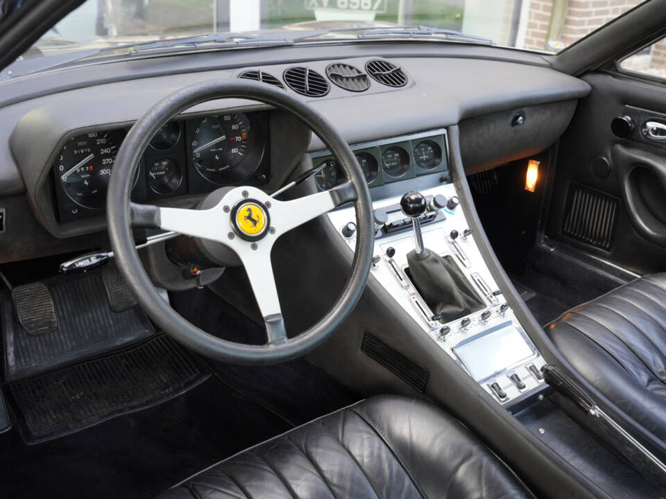 Immagine 3/50 di Ferrari 365 GTC&#x2F;4 (1972)