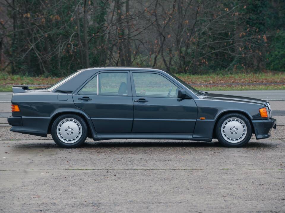 Bild 8/32 von Mercedes-Benz 190 E 2.5-16V (1992)