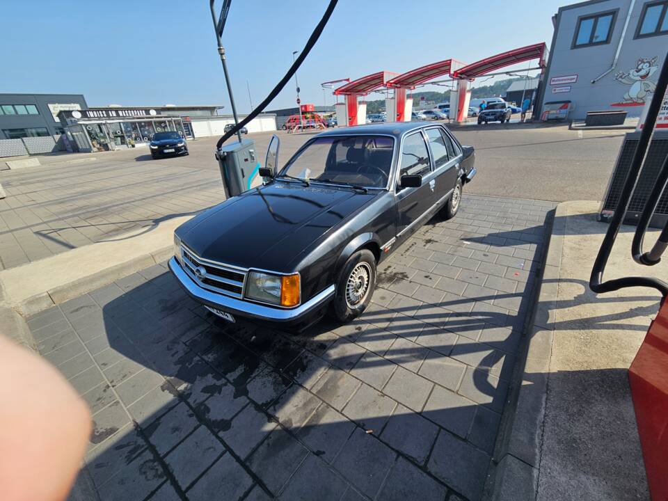 Bild 2/18 von Opel Commodore 2,5 E (1981)