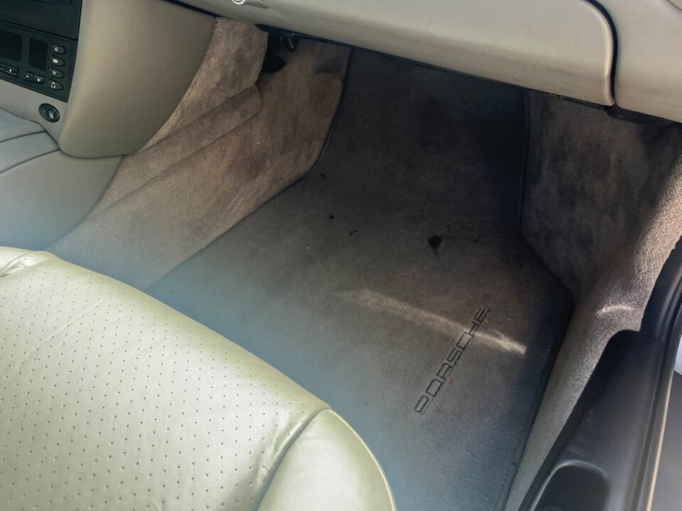 Image 29/39 of Porsche 911 Carrera 4S (2002)