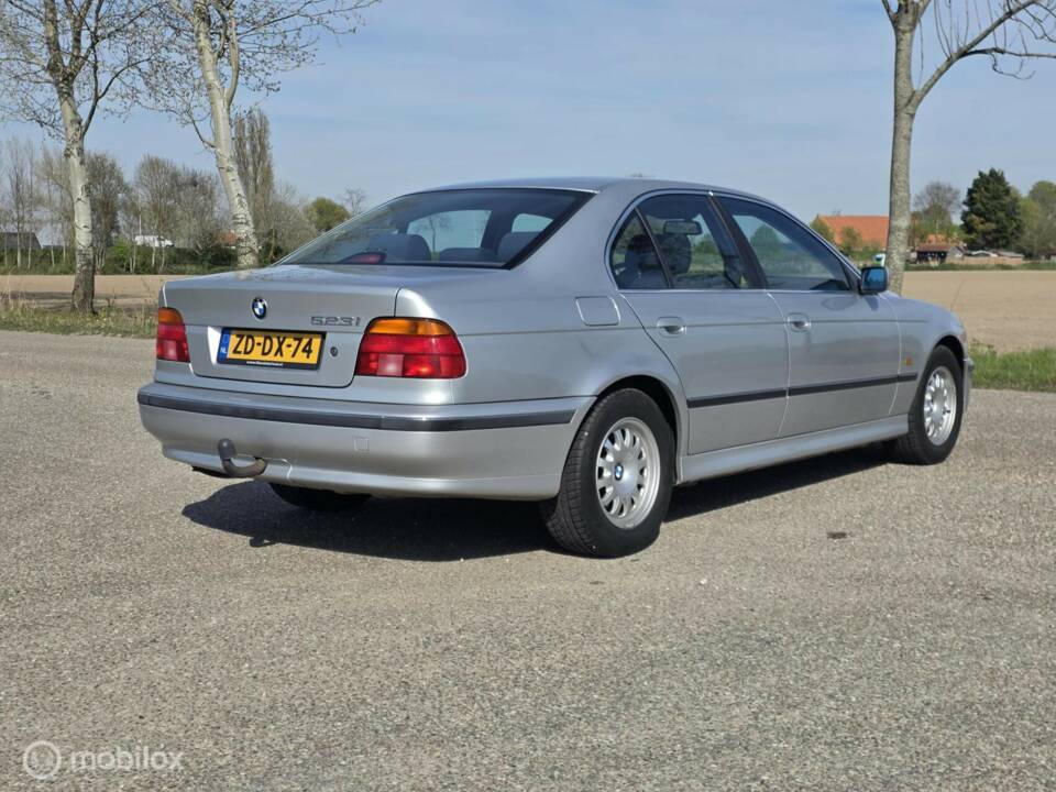 Imagen 10/37 de BMW 523i (1999)